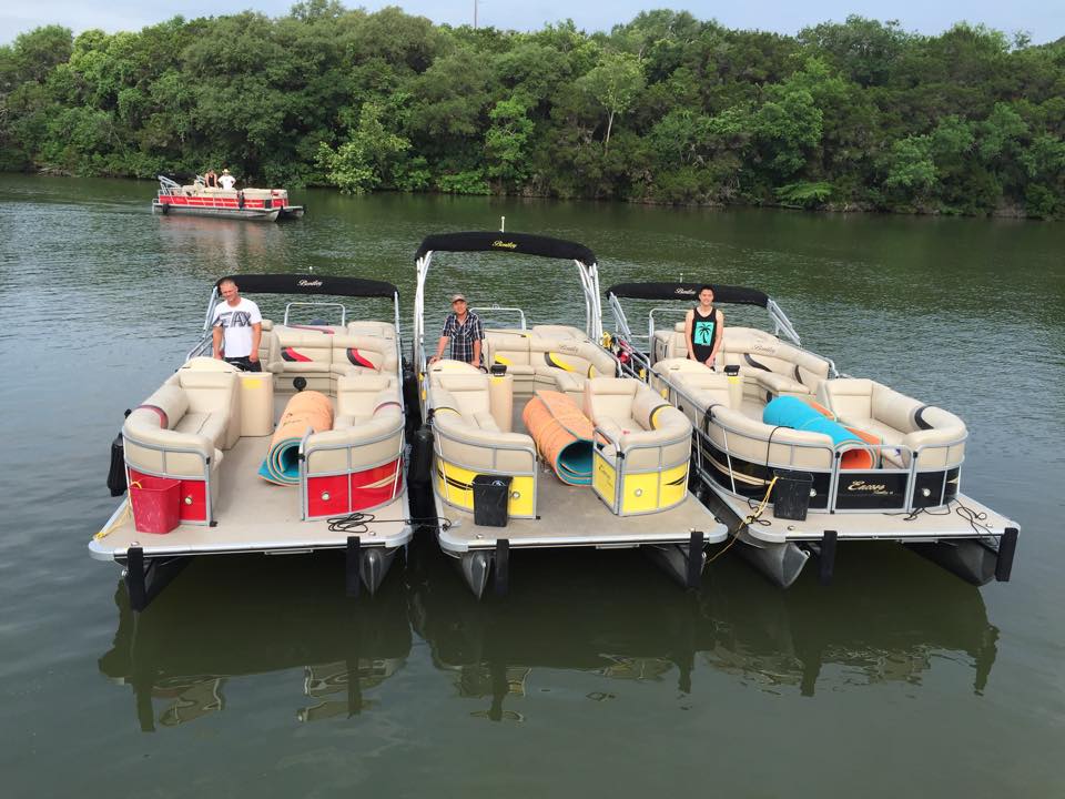 Wave In Water - Lake Austin Boat Rentals